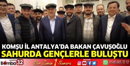Sahurda gençlerle buluştu