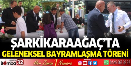 Şarkikaraağaç'ta geleneksel bayramlaşma töreni