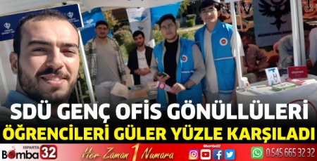 SDÜ Genç Ofis gönüllüleri, öğrencileri güler yüzle karşıladı