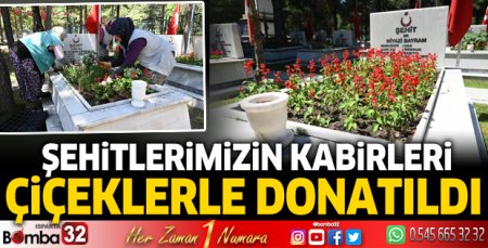 Şehitlerimizin kabirleri çiçeklerle donatıldı