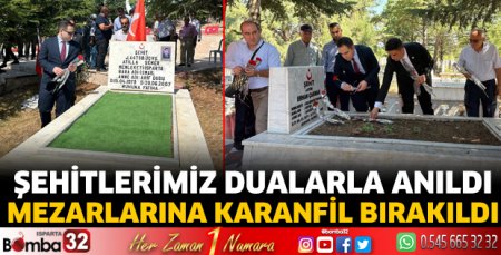 Şehitlerimizin kabrine karanfil bırakıldı