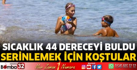 Sıcaklık 44 dereceyi bulunca serinlemek için sahile koştular