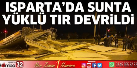 Sunta yüklü tır devrildi 