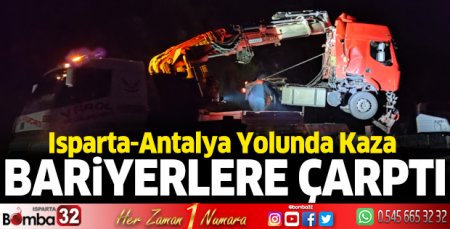 Tır bariyerlere çarptı