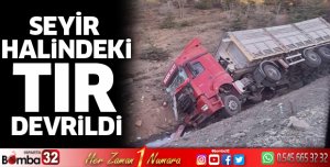 Tır devrildi