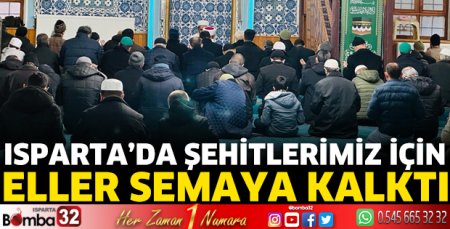 Tüm camilerde şehitler için eller semaya kalktı
