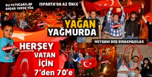 YAĞMUR ALTINDA DEMOKRASİ NÖBETİ  