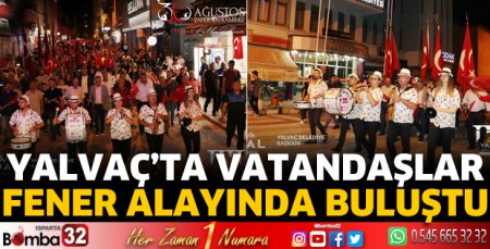 Yalvaç'ta vatandaşlar fener alayında buluştu