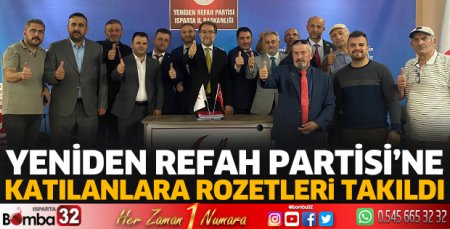 Yeniden Refah Partisi’ne katılanlara rozetleri takıldı