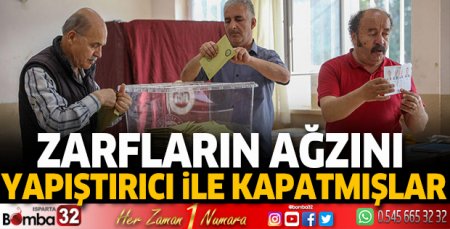 Zarfların ağzını yapıştırıcı ile kapatmışlar