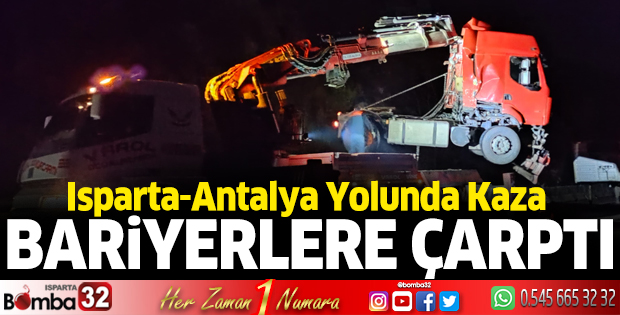 Tır bariyerlere çarptı