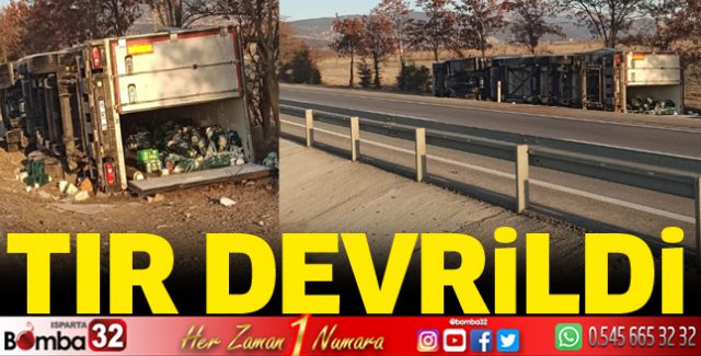 Tır devrildi