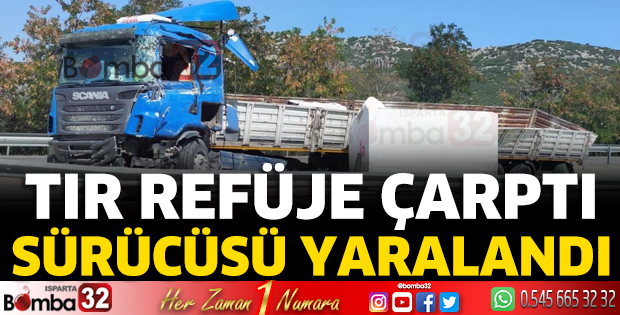 TIR refüje çarptı sürücüsü yaralandı