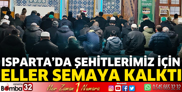 Tüm camilerde şehitler için eller semaya kalktı