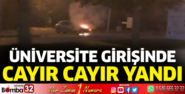 Üniversite girişinde otomobil cayır cayır yandı
