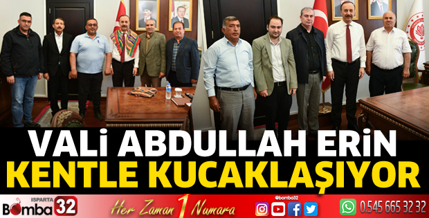 Vali Abdullah Erin kentle kucaklaşıyor 