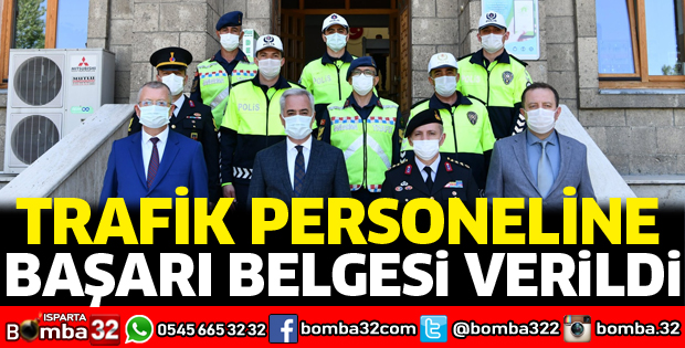Vali Seymenoğlu Trafik Personeline Başarı Belgesi Verdi