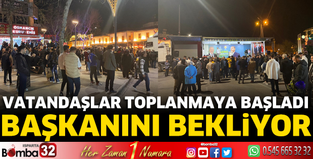 Vatandaşlar toplanmaya başladı başkanını bekliyor 