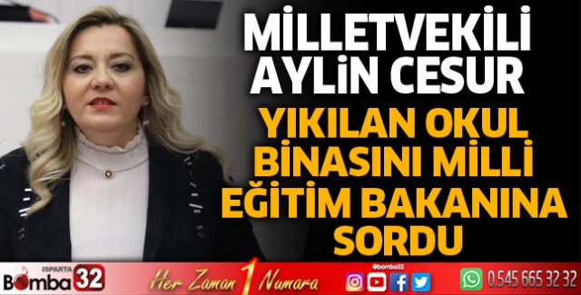 Yıkılan okul binasını Milli Eğitim Bakanına sordu