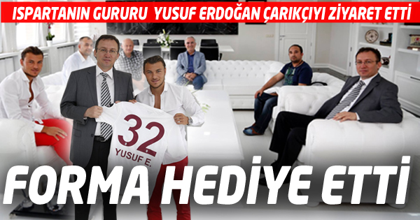 YUSUF ERDOĞAN ÇARIKÇI'YA FORMA HEDİYE ETTİ